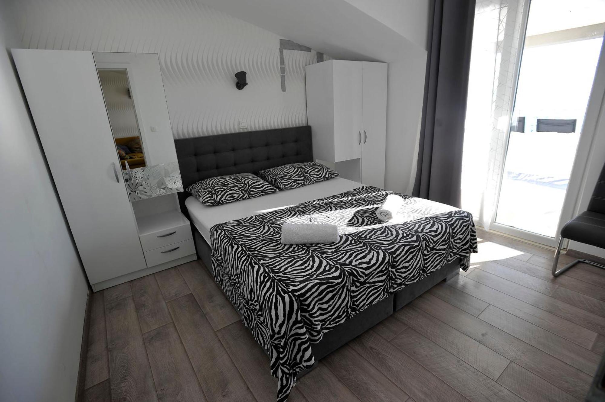 Apartment Mira II Drasnice Kamer foto